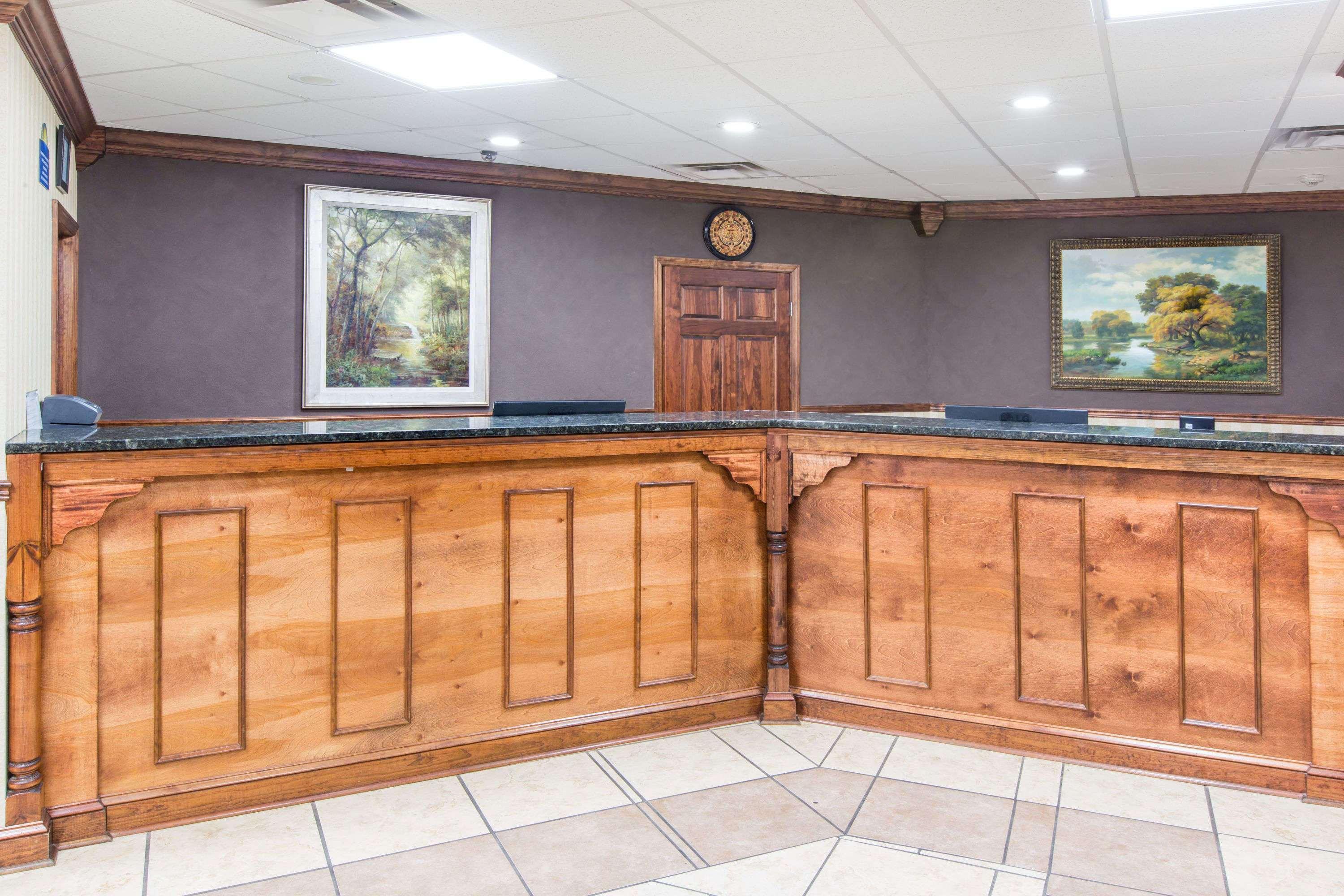 Days Inn By Wyndham Columbus-North Fort Moore Exteriér fotografie