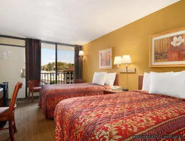 Days Inn By Wyndham Columbus-North Fort Moore Exteriér fotografie