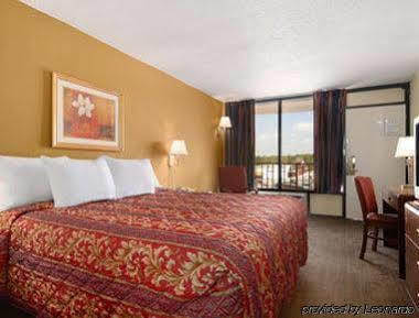 Days Inn By Wyndham Columbus-North Fort Moore Exteriér fotografie